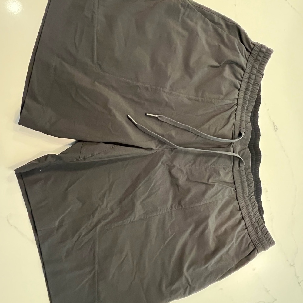 Lululemon Men's Pace Breaker Black Linerless  Shorts 7” Size XXL